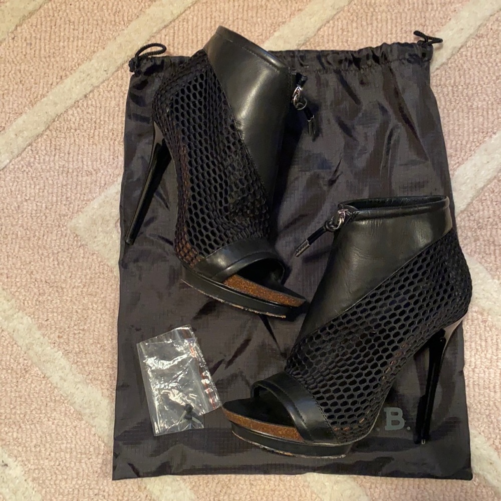 L.A.M.B Black heals
